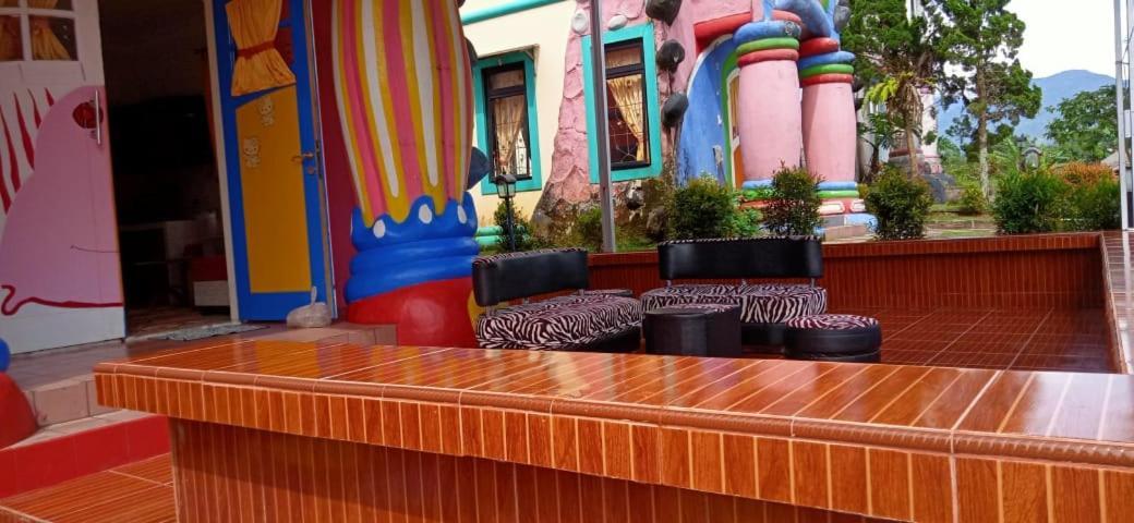 Villa Hello Kitty Kota Bunga Puncak Cinengangirang Buitenkant foto