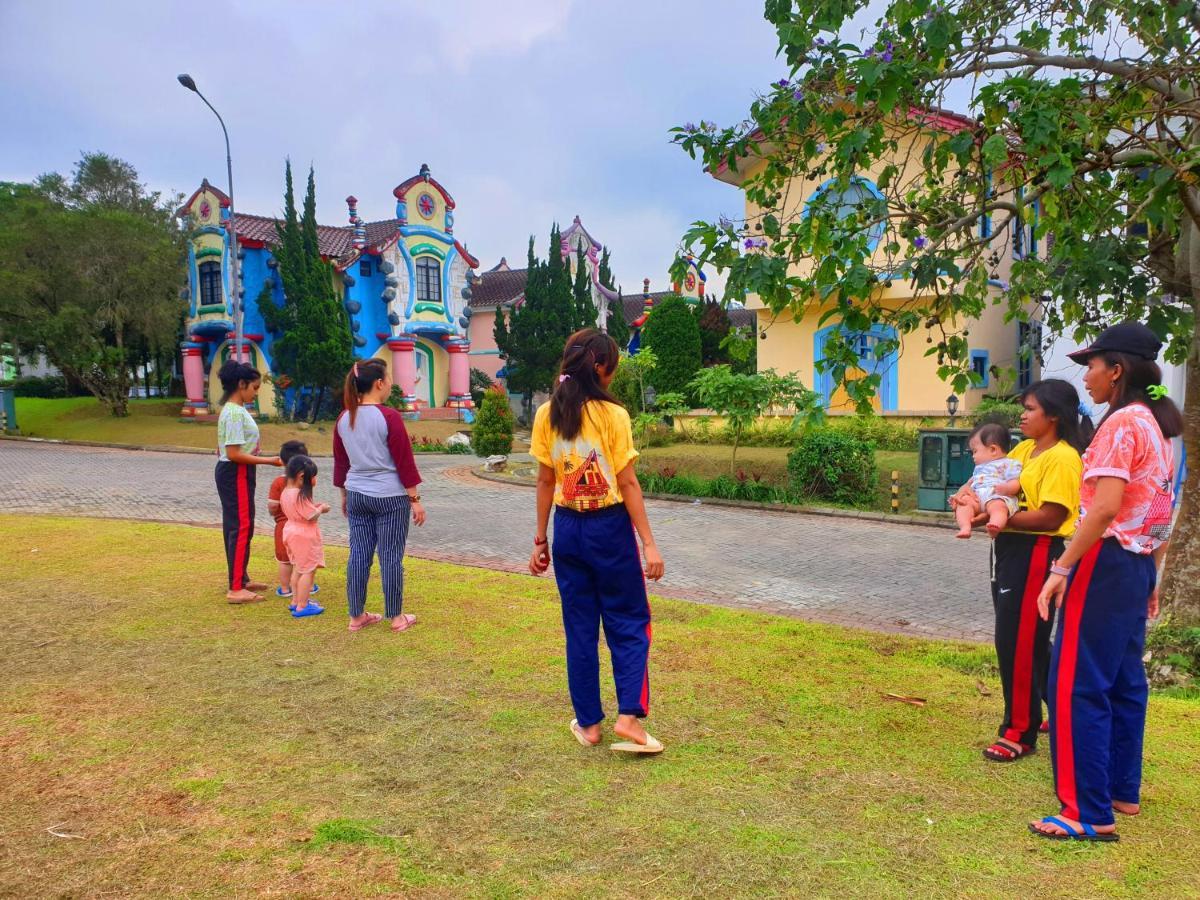 Villa Hello Kitty Kota Bunga Puncak Cinengangirang Buitenkant foto
