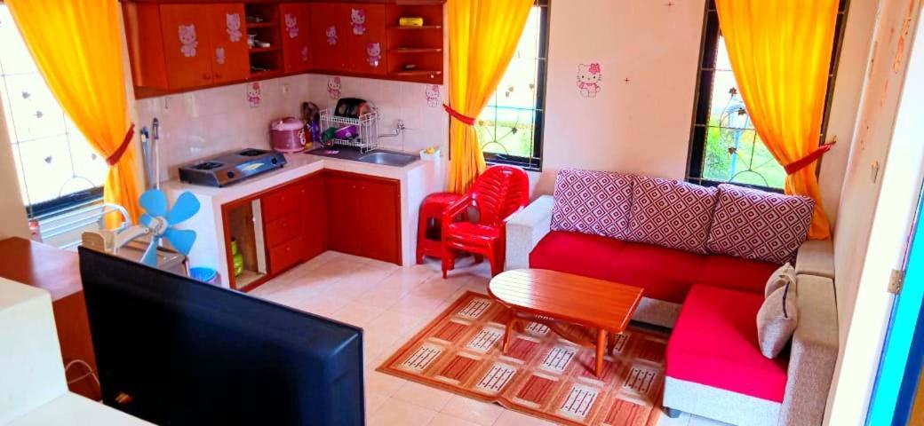Villa Hello Kitty Kota Bunga Puncak Cinengangirang Buitenkant foto