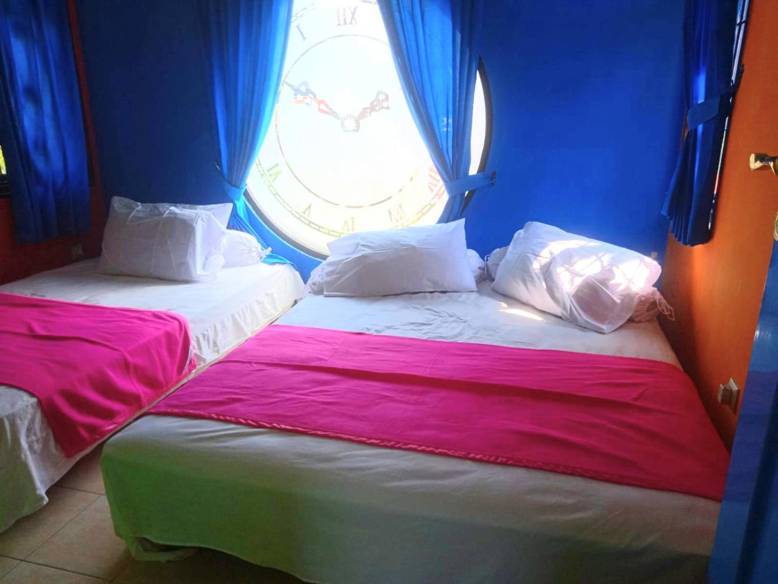 Villa Hello Kitty Kota Bunga Puncak Cinengangirang Buitenkant foto