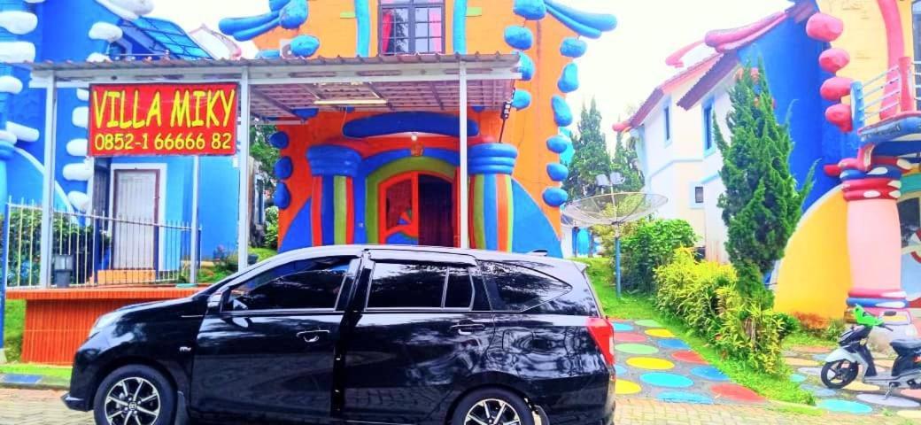 Villa Hello Kitty Kota Bunga Puncak Cinengangirang Buitenkant foto