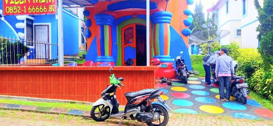 Villa Hello Kitty Kota Bunga Puncak Cinengangirang Buitenkant foto