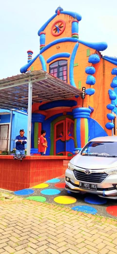 Villa Hello Kitty Kota Bunga Puncak Cinengangirang Buitenkant foto