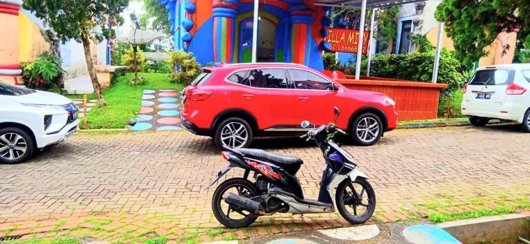 Villa Hello Kitty Kota Bunga Puncak Cinengangirang Buitenkant foto