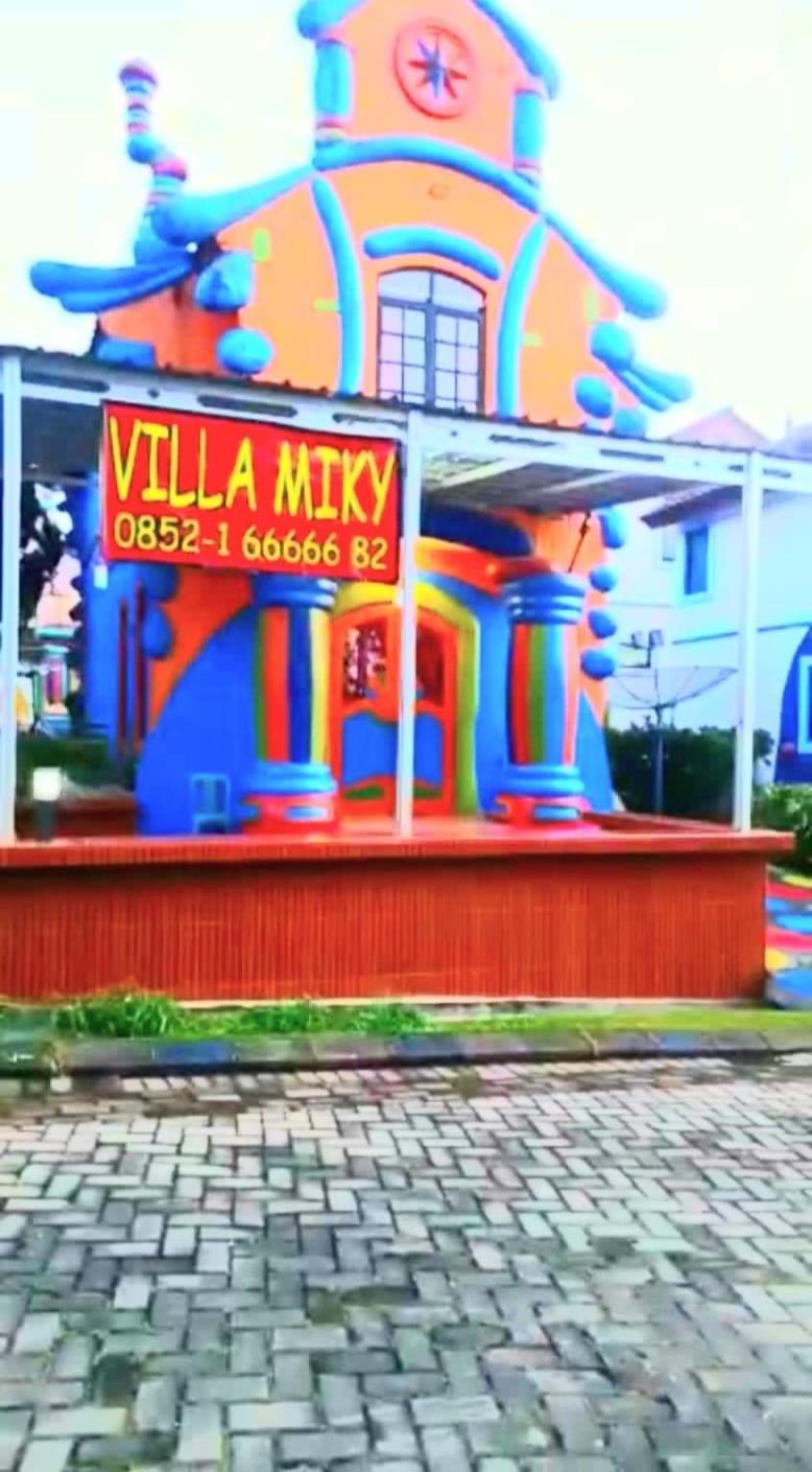 Villa Hello Kitty Kota Bunga Puncak Cinengangirang Buitenkant foto