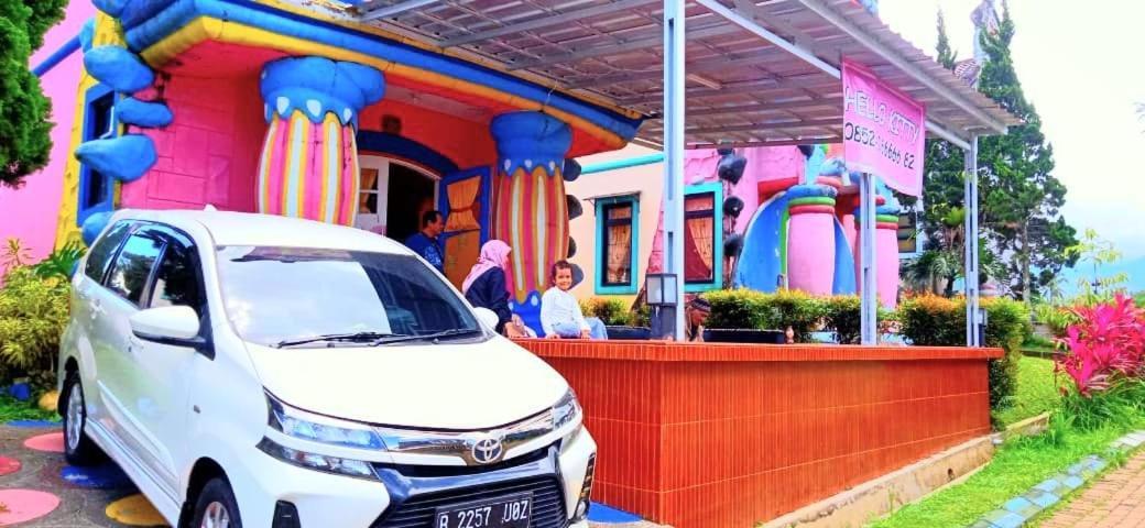 Villa Hello Kitty Kota Bunga Puncak Cinengangirang Buitenkant foto