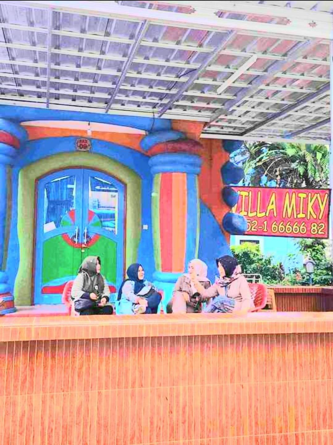 Villa Hello Kitty Kota Bunga Puncak Cinengangirang Buitenkant foto