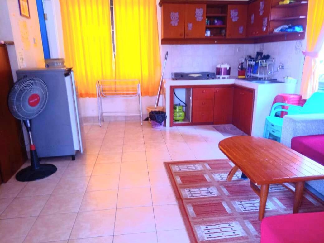 Villa Hello Kitty Kota Bunga Puncak Cinengangirang Buitenkant foto