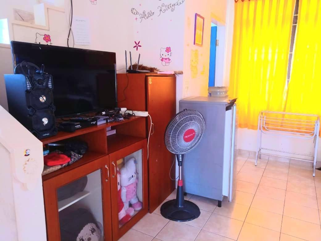 Villa Hello Kitty Kota Bunga Puncak Cinengangirang Buitenkant foto