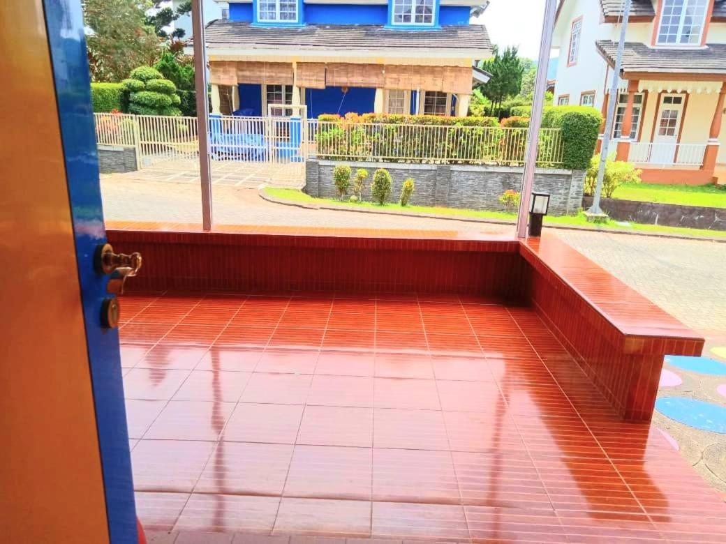 Villa Hello Kitty Kota Bunga Puncak Cinengangirang Buitenkant foto